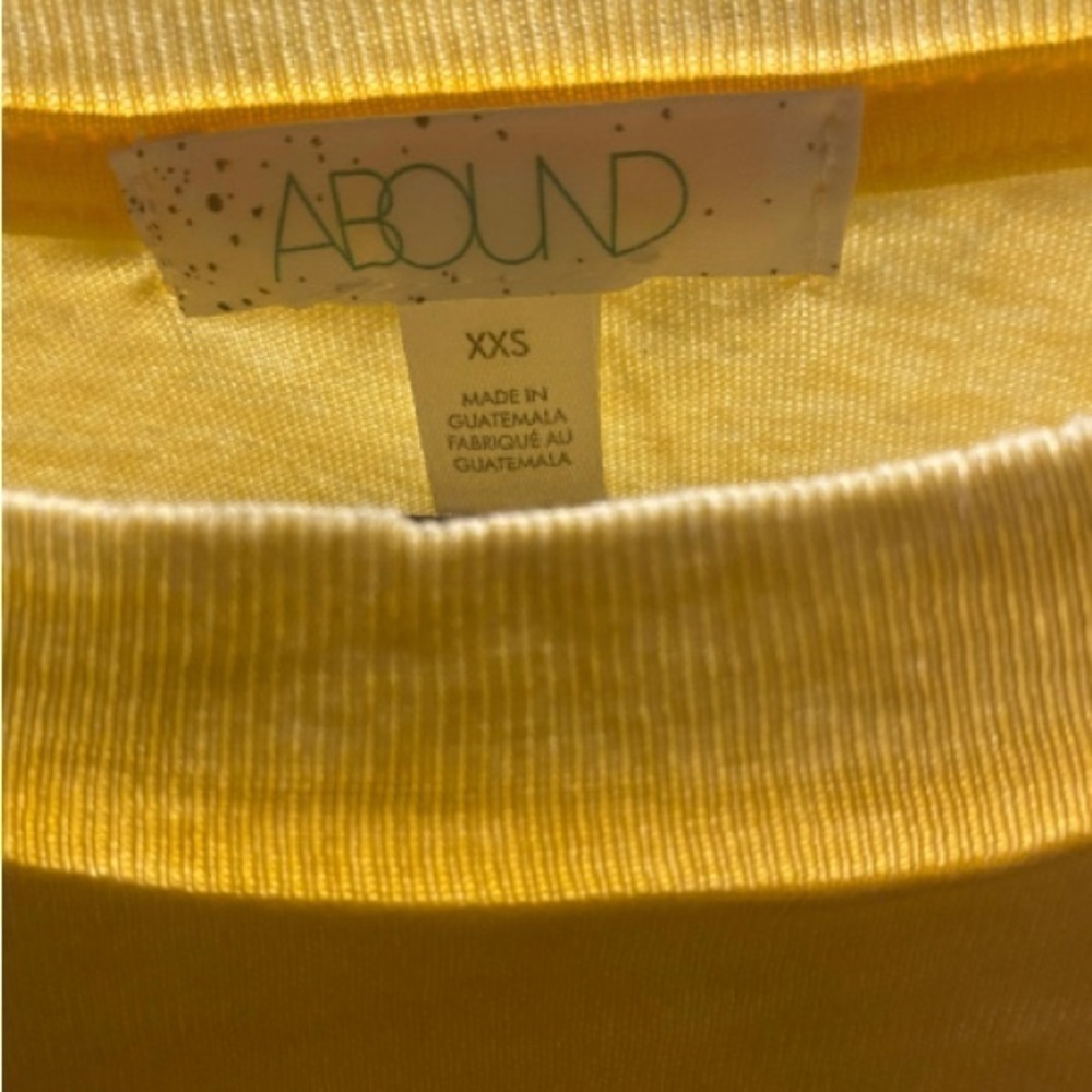 Abound Graphic Cropped T-Shirt NWOT - Picture 3 of 3